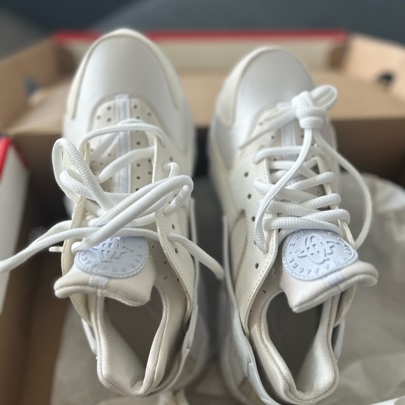 Nike Huarache Women’s Size 6US - Picture 3 of 7